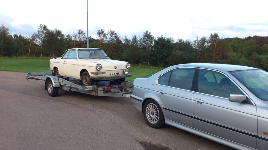 Typ107 on trailer behind E39